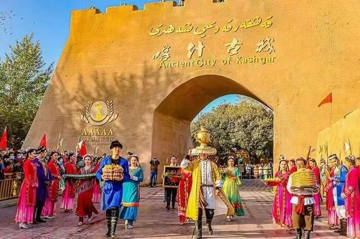 新疆喀什：織就立體交通網(wǎng) 縱橫通衢暢八方 |